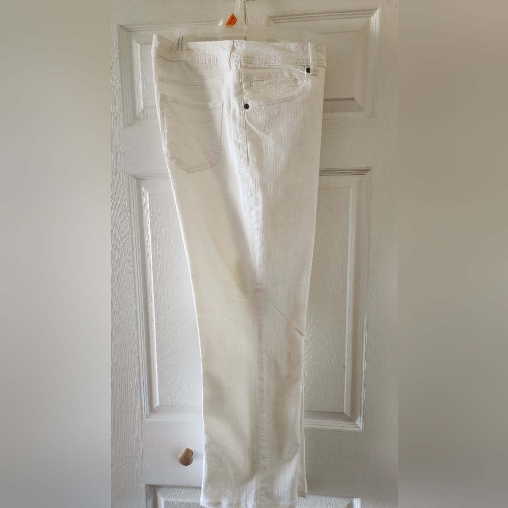 Chico's White Jeans Platinum Regular Cotton Sz 2.5 /14 Short Pants